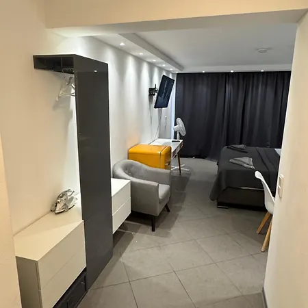 Check-inn - 24-7h Aparthotel *